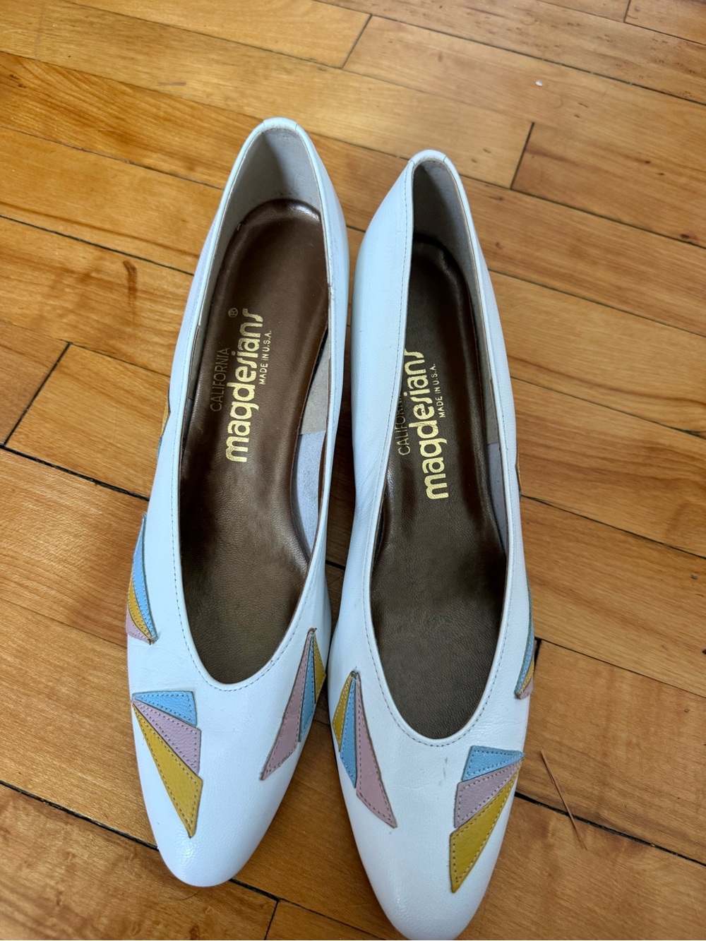 California Magdesians 80s Vintage White Leather Pastel Wedge Pumps USA Size 8